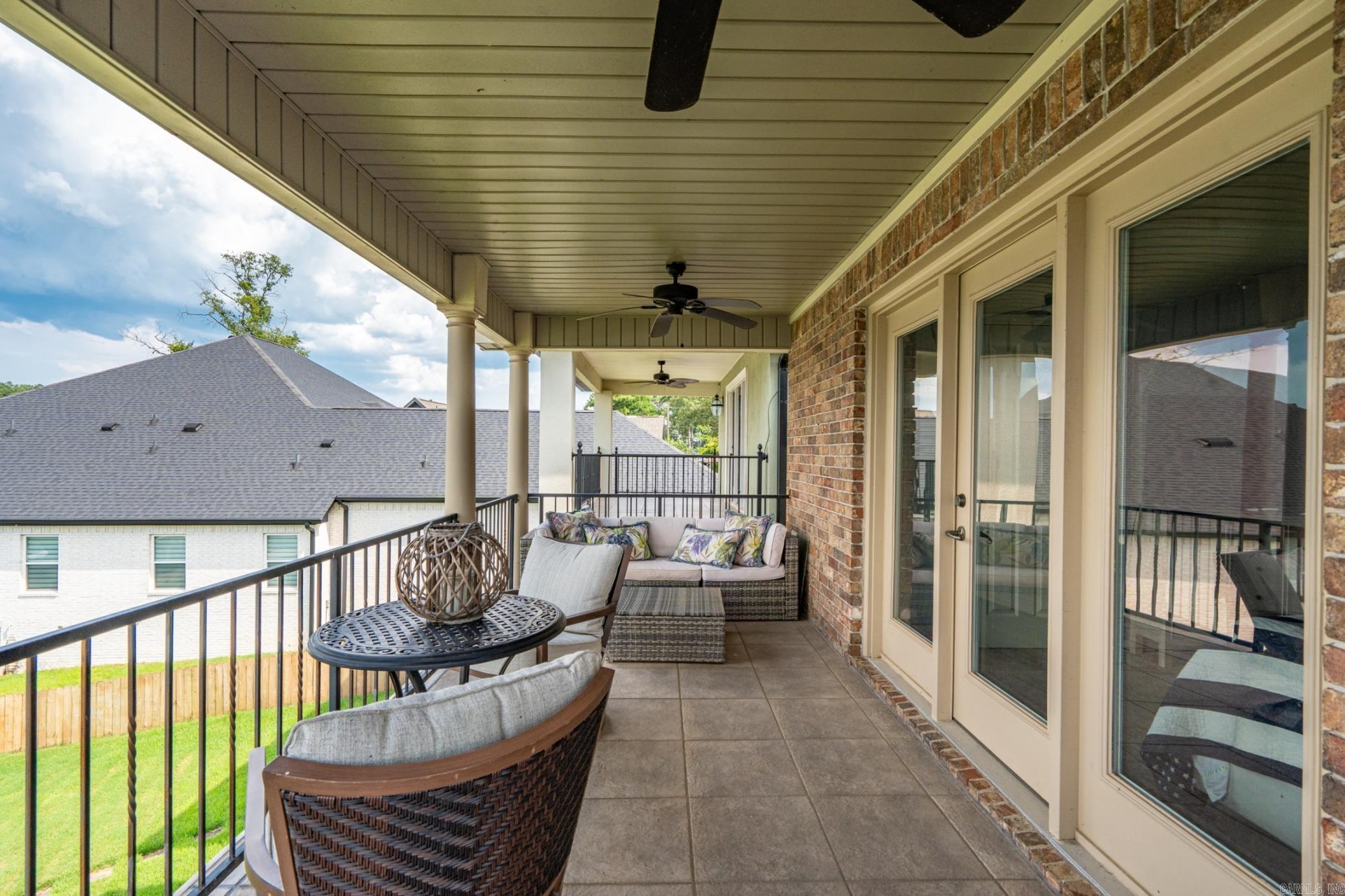 MAJESTIC LAKE VILLAGE TOWNHOMES - Residential
