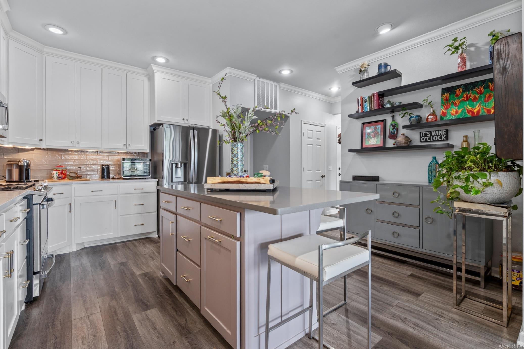 MAJESTIC LAKE VILLAGE TOWNHOMES - Residential