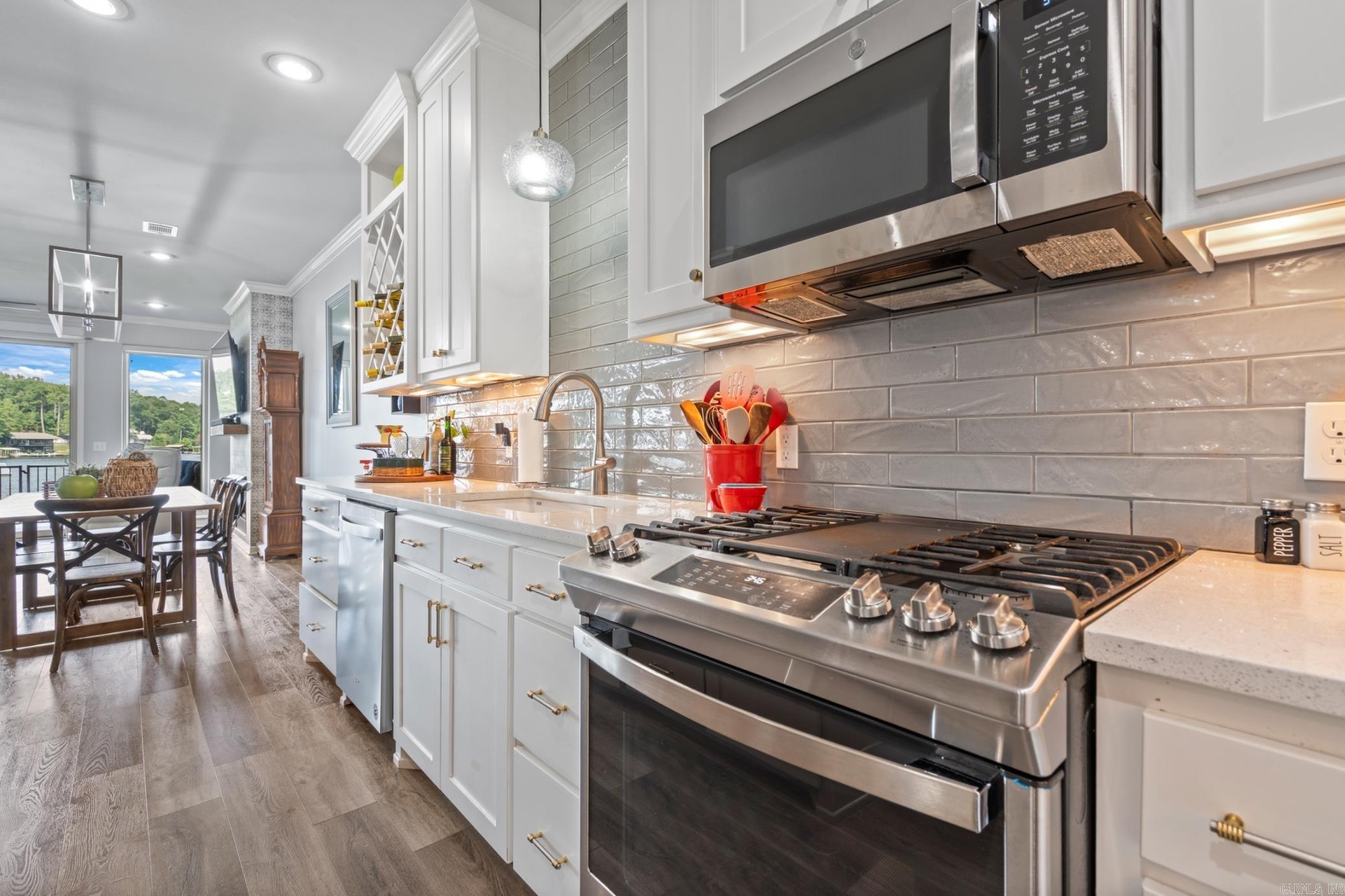 MAJESTIC LAKE VILLAGE TOWNHOMES - Residential