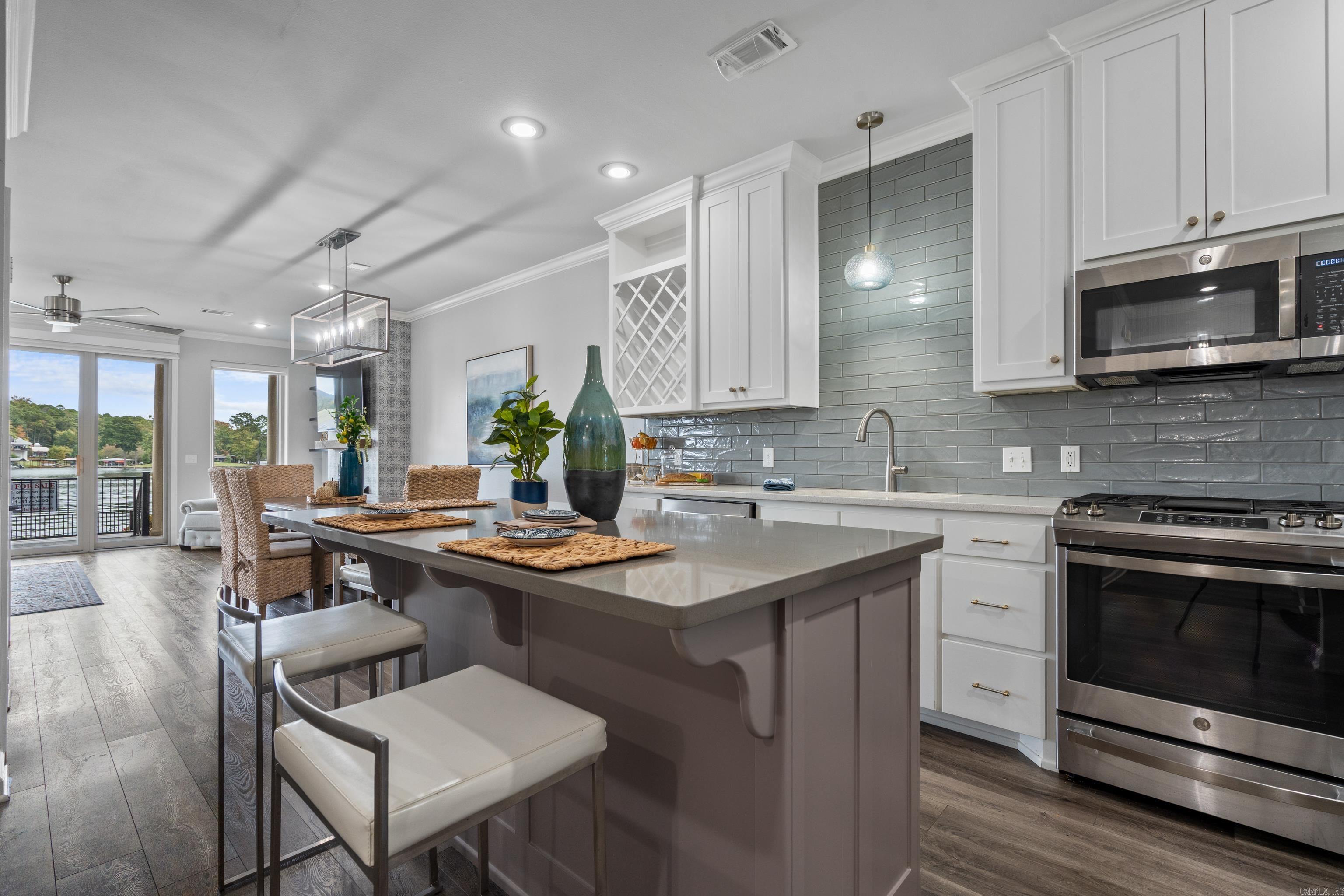 MAJESTIC LAKE VILLAGE TOWNHOMES - Residential