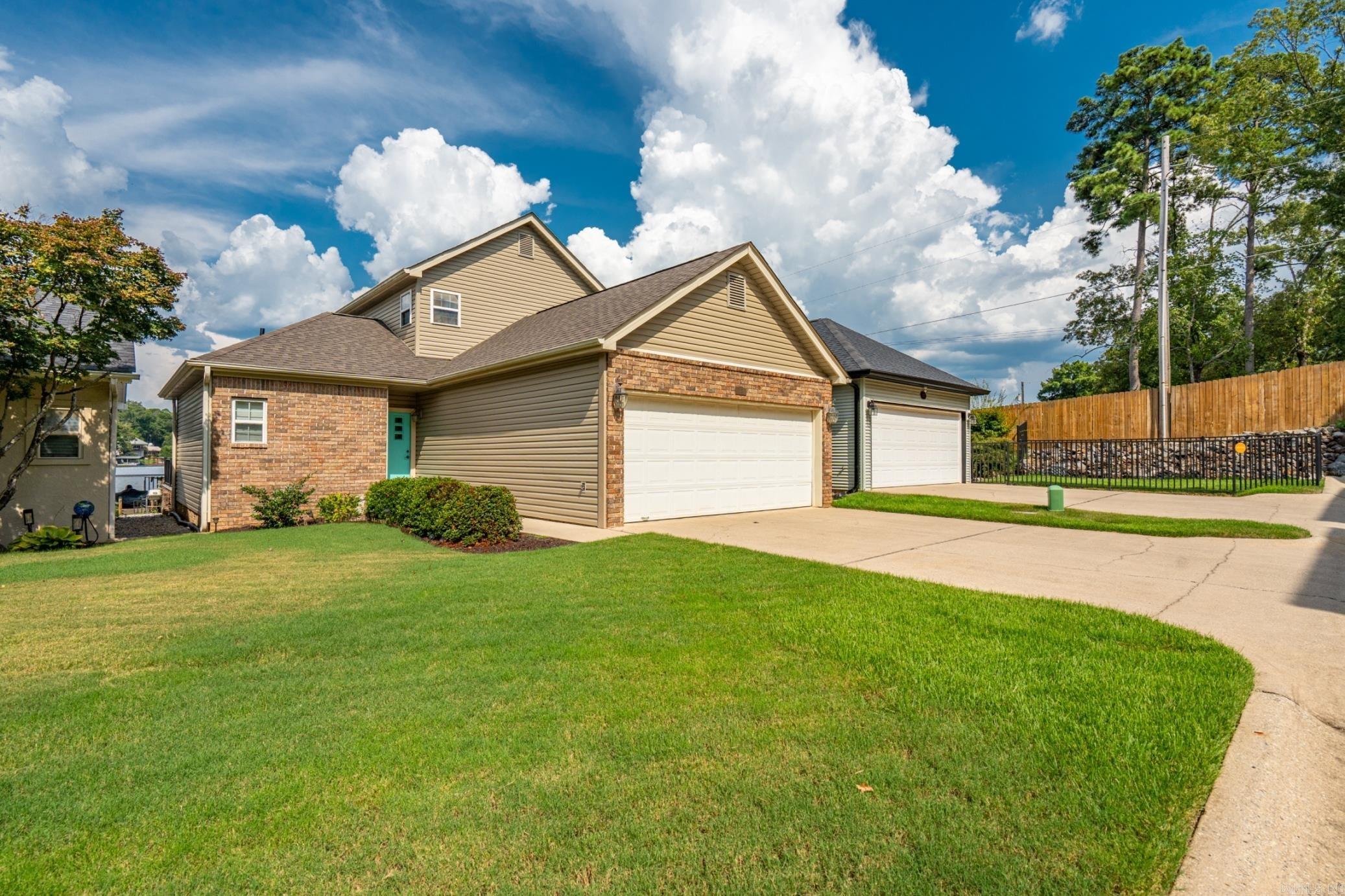 MAJESTIC LAKE VILLAGE TOWNHOMES - Residential