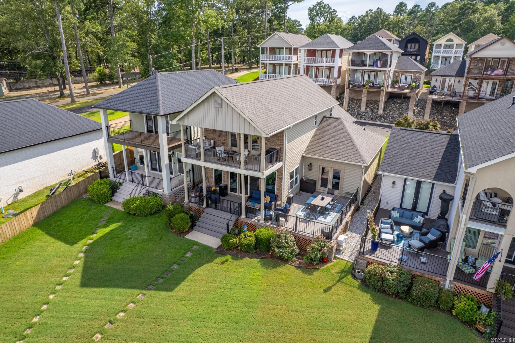 MAJESTIC LAKE VILLAGE TOWNHOMES - Residential
