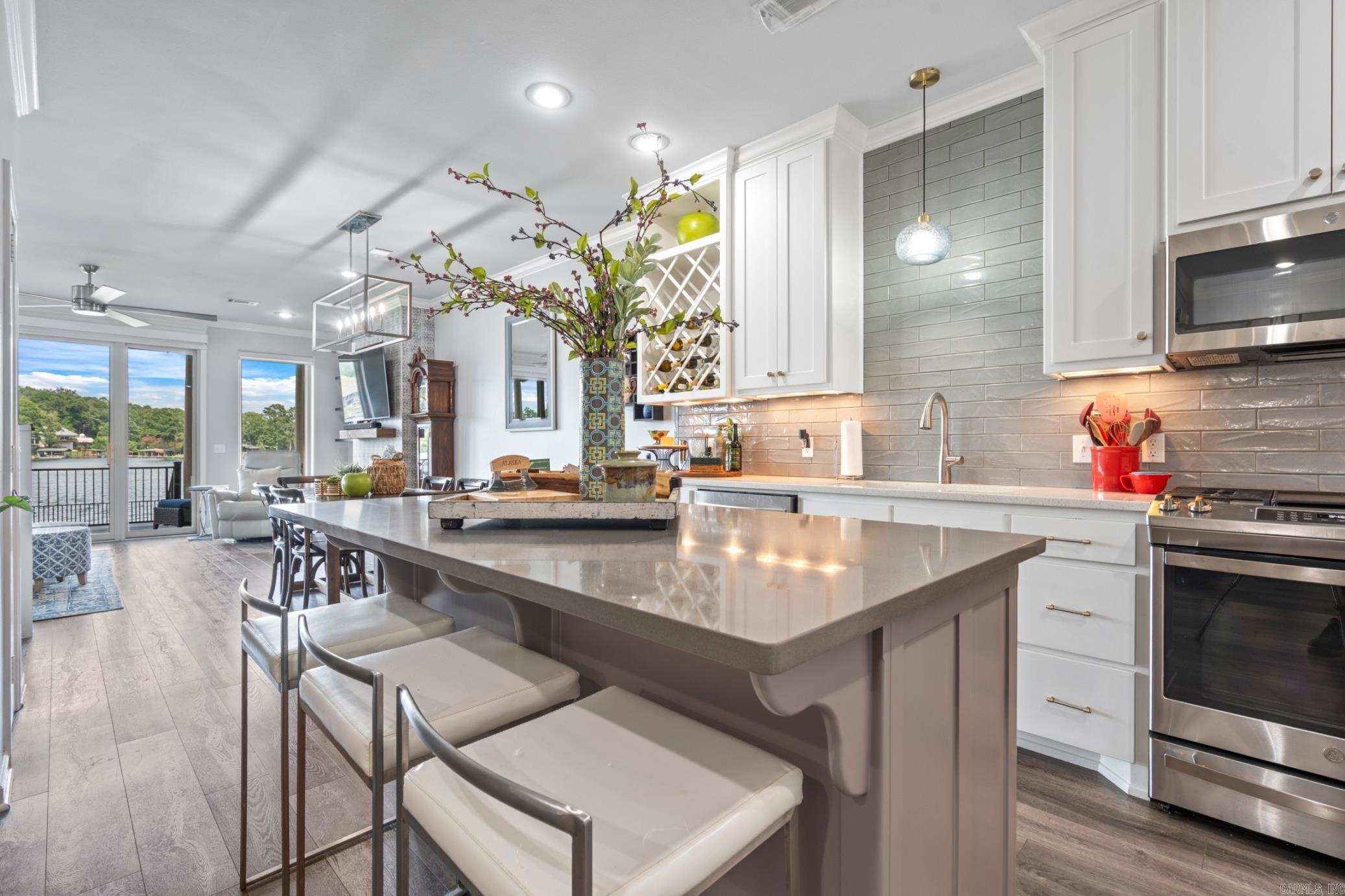 MAJESTIC LAKE VILLAGE TOWNHOMES - Residential