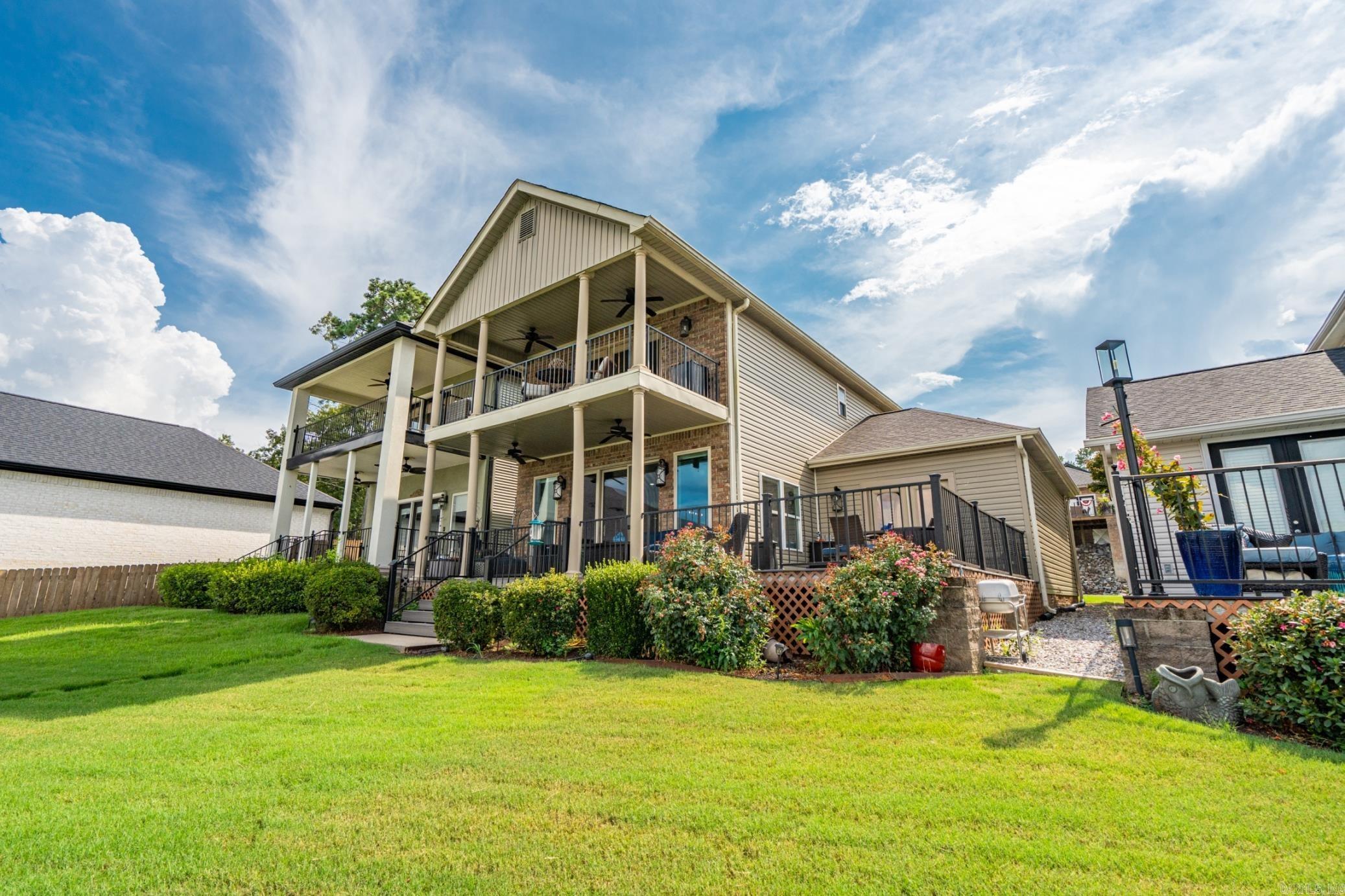MAJESTIC LAKE VILLAGE TOWNHOMES - Residential