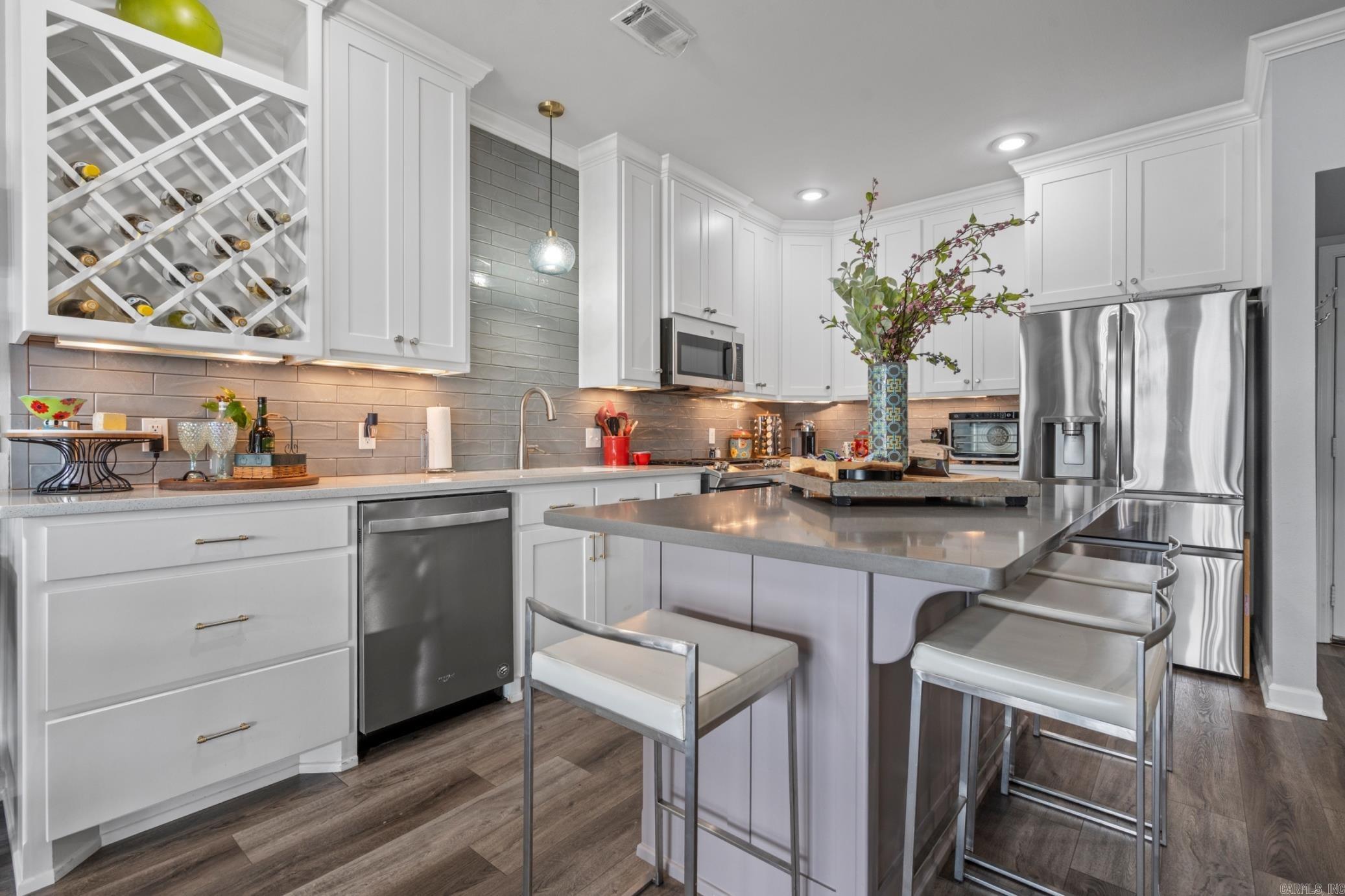 MAJESTIC LAKE VILLAGE TOWNHOMES - Residential