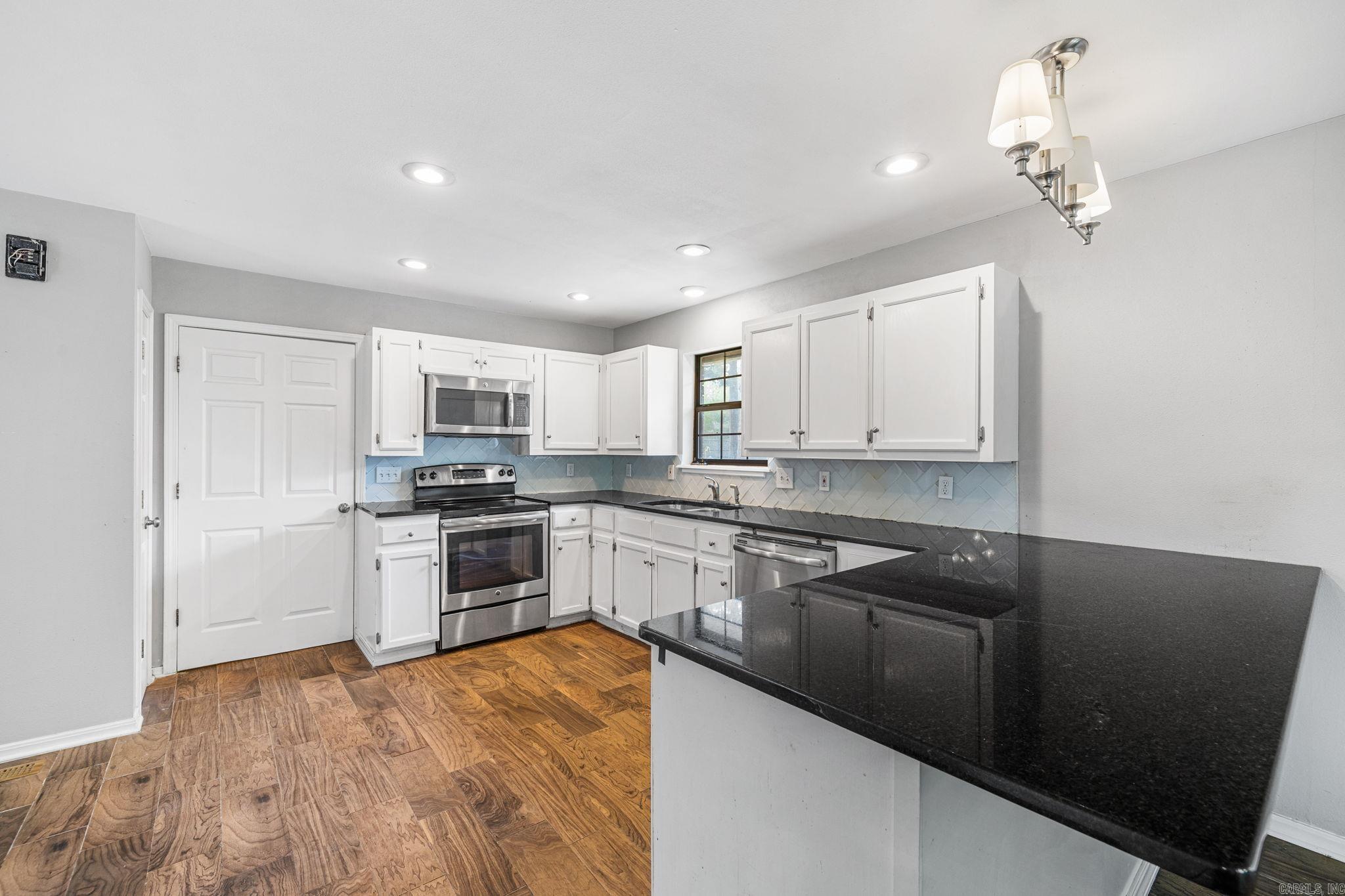 SADDLETOP - Residential