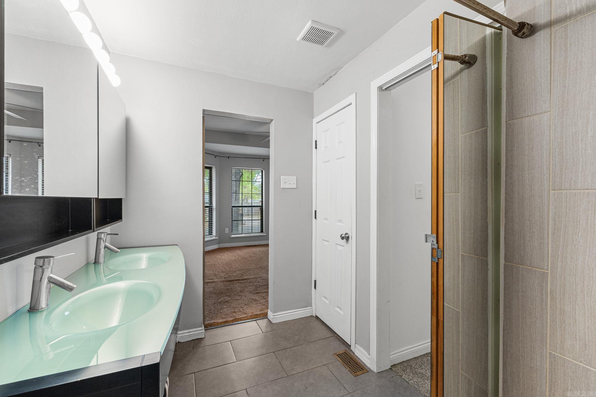 SADDLETOP - Residential