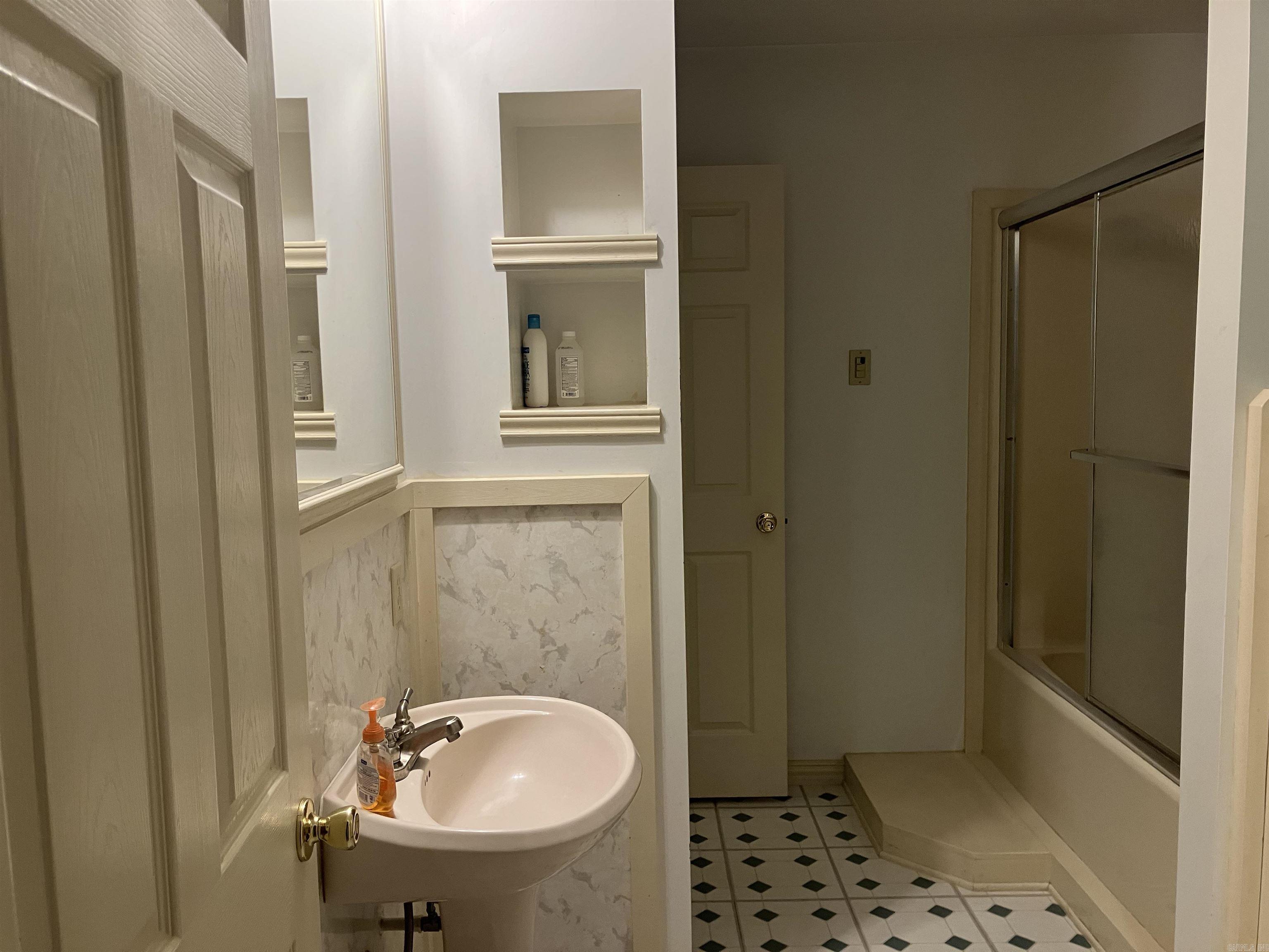 PENCIL BLUFF - Residential