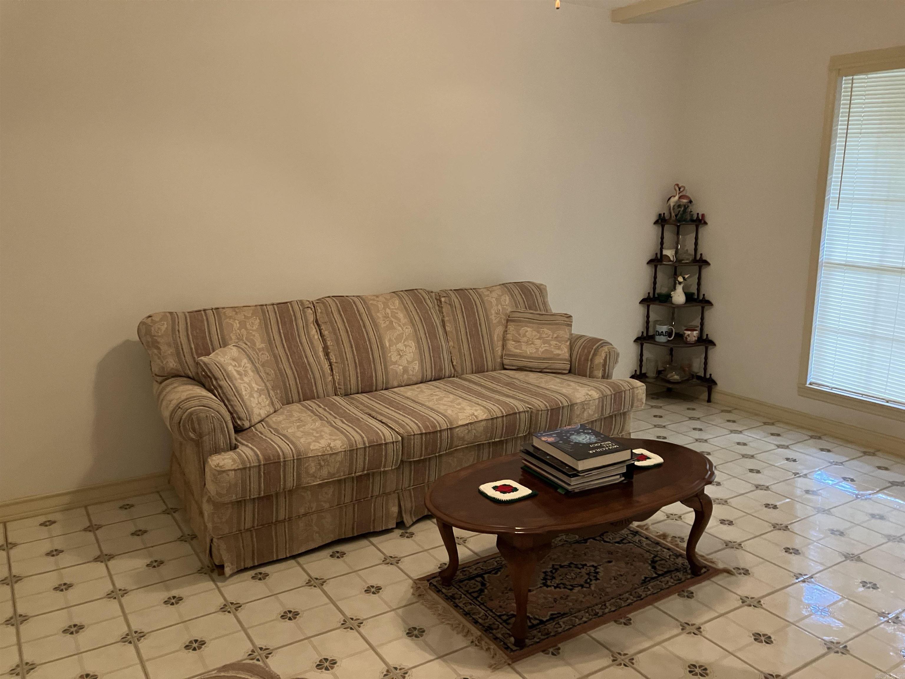 PENCIL BLUFF - Residential