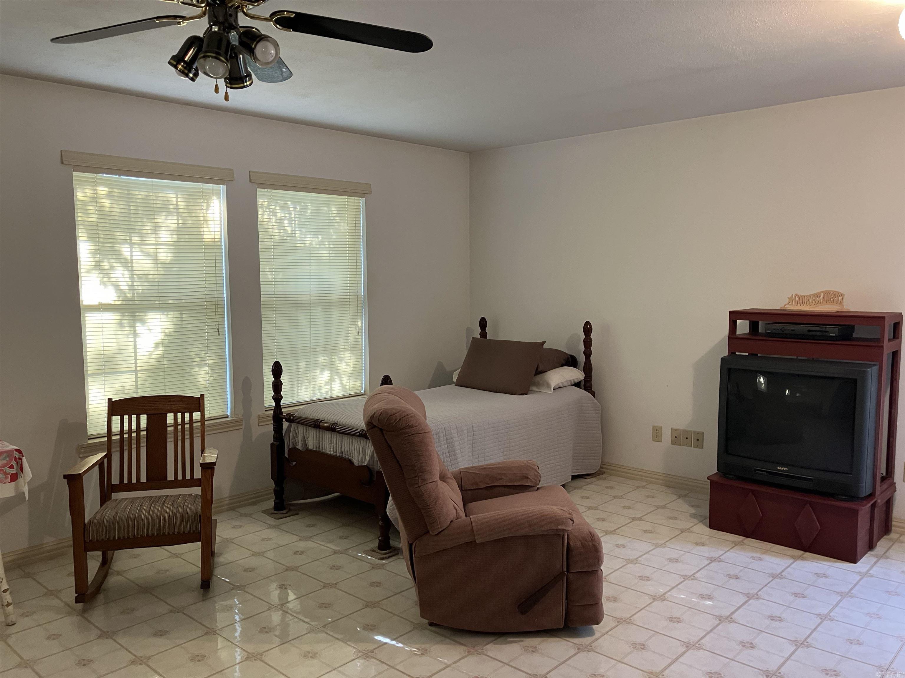 PENCIL BLUFF - Residential