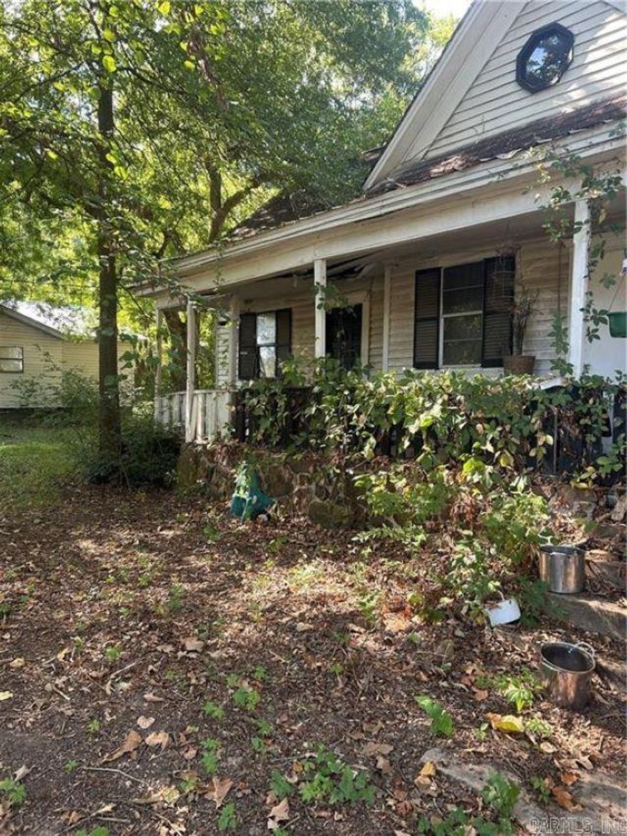 Home at the right price in need of repairs. You do the work and reap the benefits. Hurry at this price it won't last long!