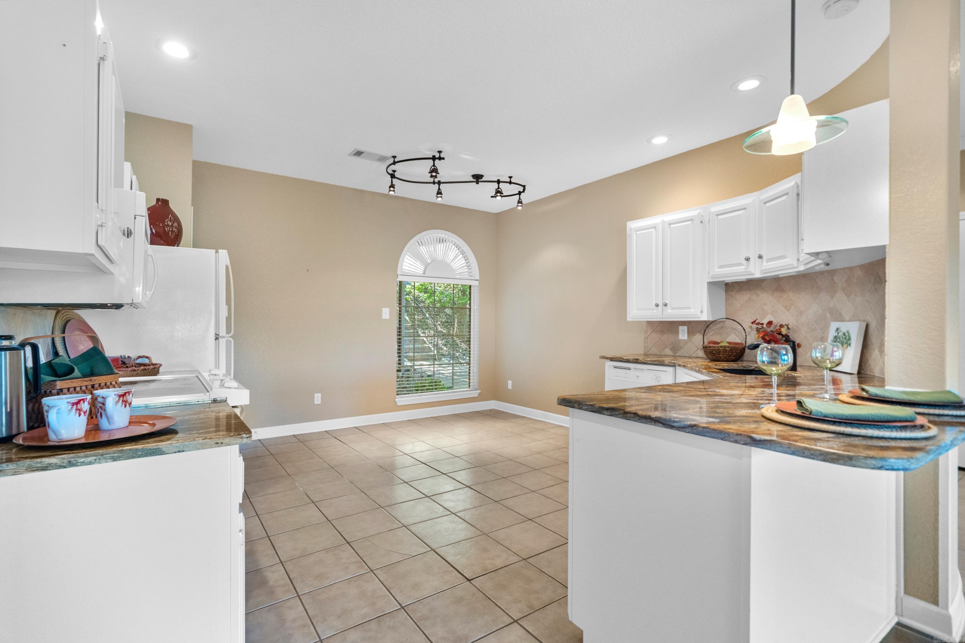VISTA VILLAS - Residential