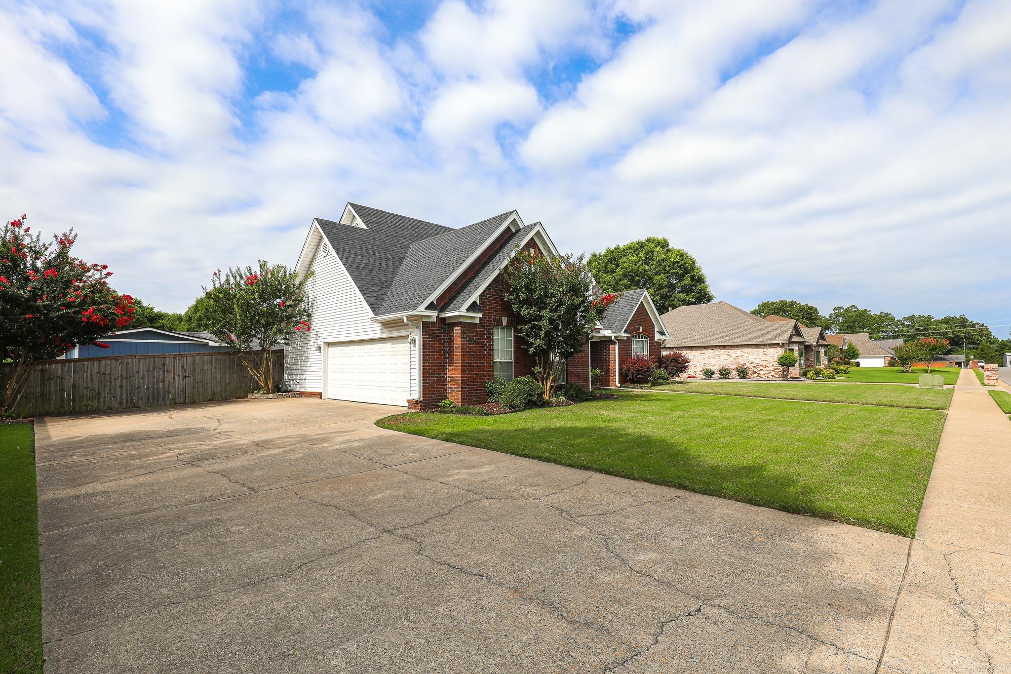 WOODLAND PARK - Residential