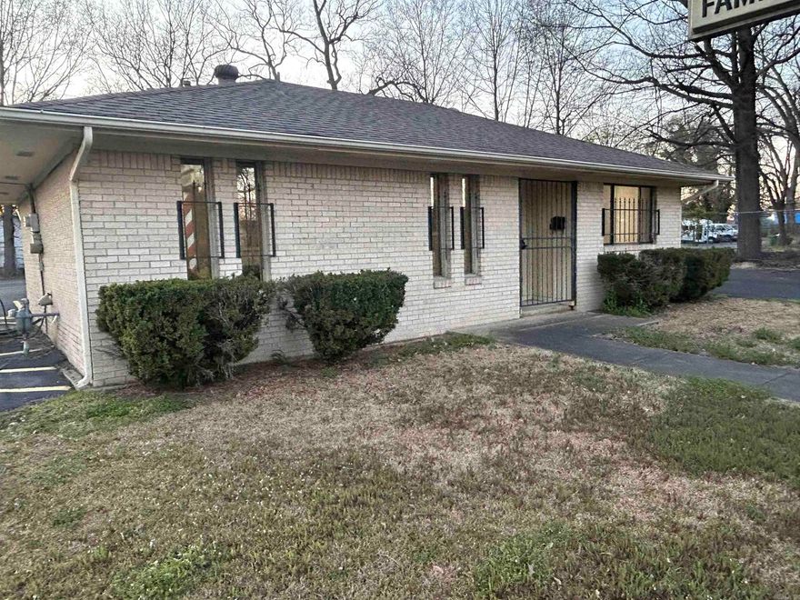 Excellent business opportunity located in the city's 1st ward! This facility will meet a variety of needs; call today for additional information! Turn key and ready to go!