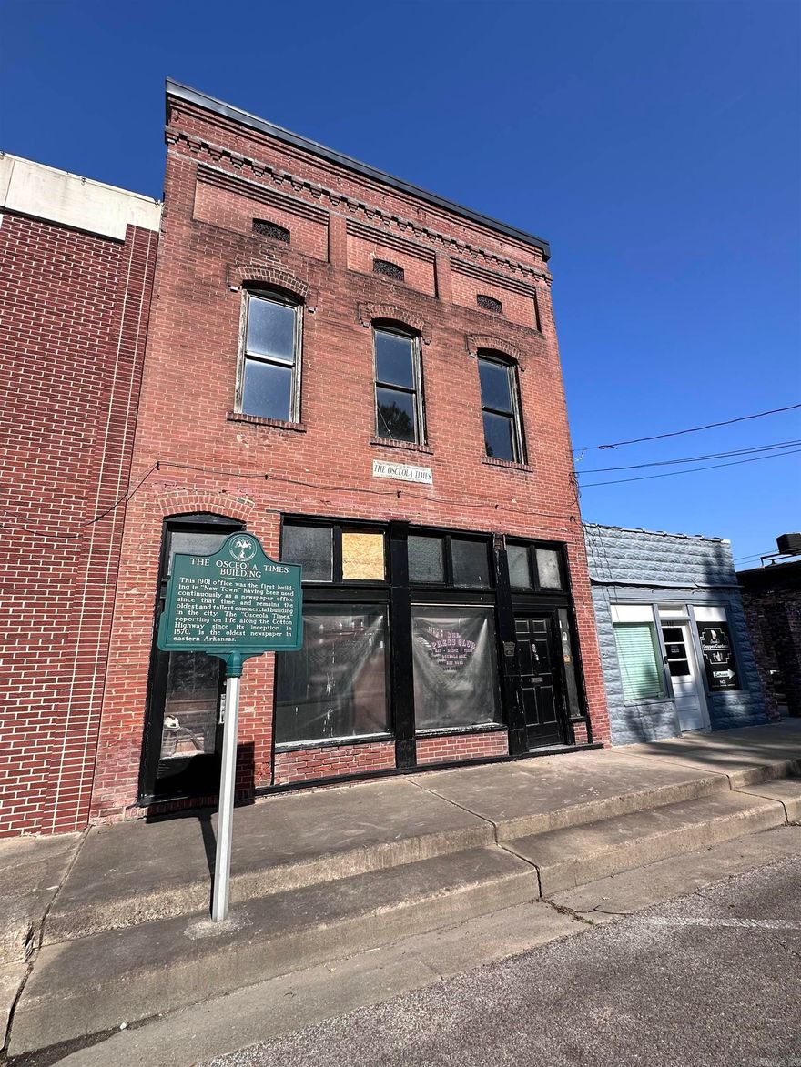 Great location in the heart of Historic Downtown Osceola! This building is full of character and endless options! The structure features an array of adaptive use potential in the areas of retail, mixed-use or office space. The building awaits a personal touch for re-development!