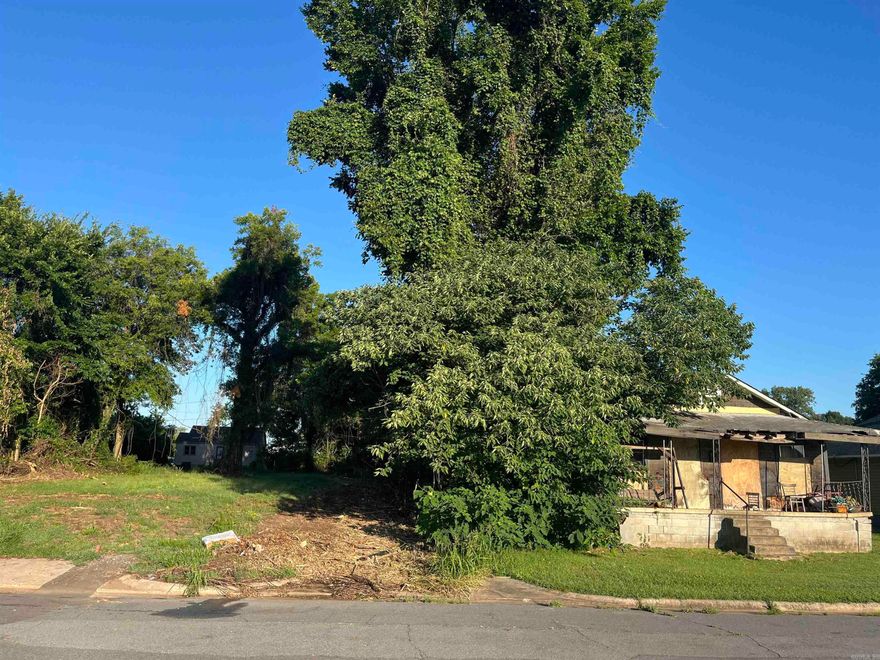 Investors!!! Prime 0.16-acre multifamily lot in East Village, ready to be cleared and built on. This exceptional property offers a rare opportunity for developers and investors looking to create a multifamily residence in a rapidly growing neighborhood. The lot's zoning allows for a variety of residential options, making it ideal for duplexes, or townhomes. Its convenient location next to the airport ensures easy travel access while being close to local amenities, shopping, and dining. Seize this chance to develop in a vibrant, up-and-coming area!