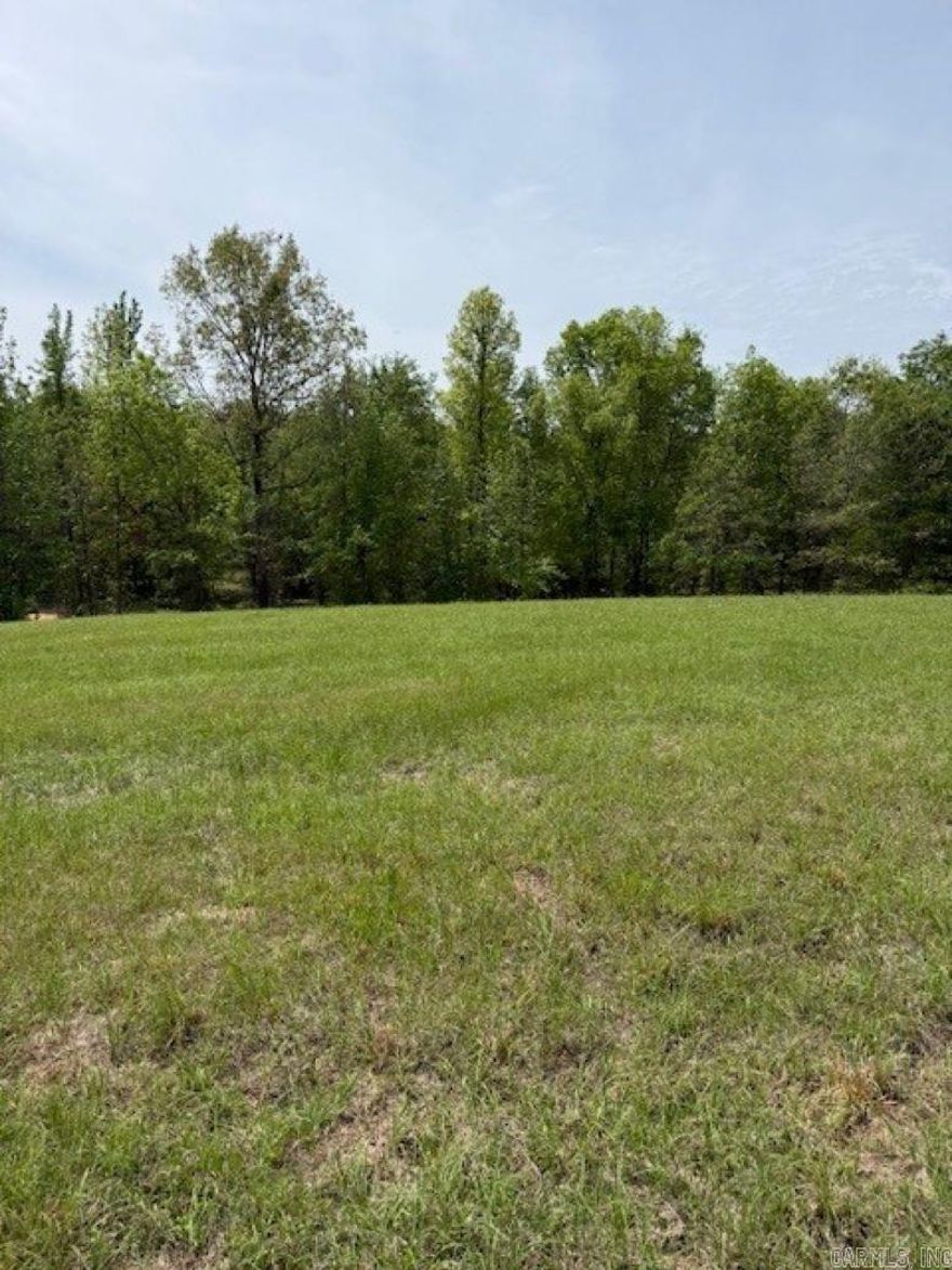 Welcome to Blakelytown Estates, bring your plans and build your dream home overlooking a beautiful pond surrounded by a private 9 hole golf course.  This subdivision is contiguous with the amazing Blakelytown events venue. Tract 7