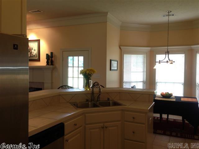 COUNTRY CLUB OF ARK THE - Residential Lease