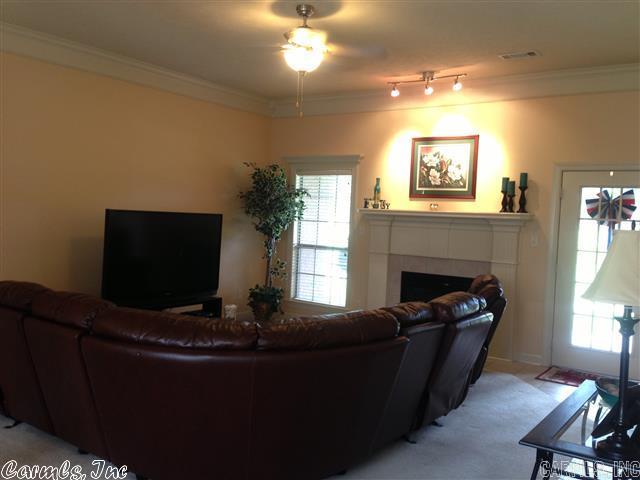 COUNTRY CLUB OF ARK THE - Residential Lease