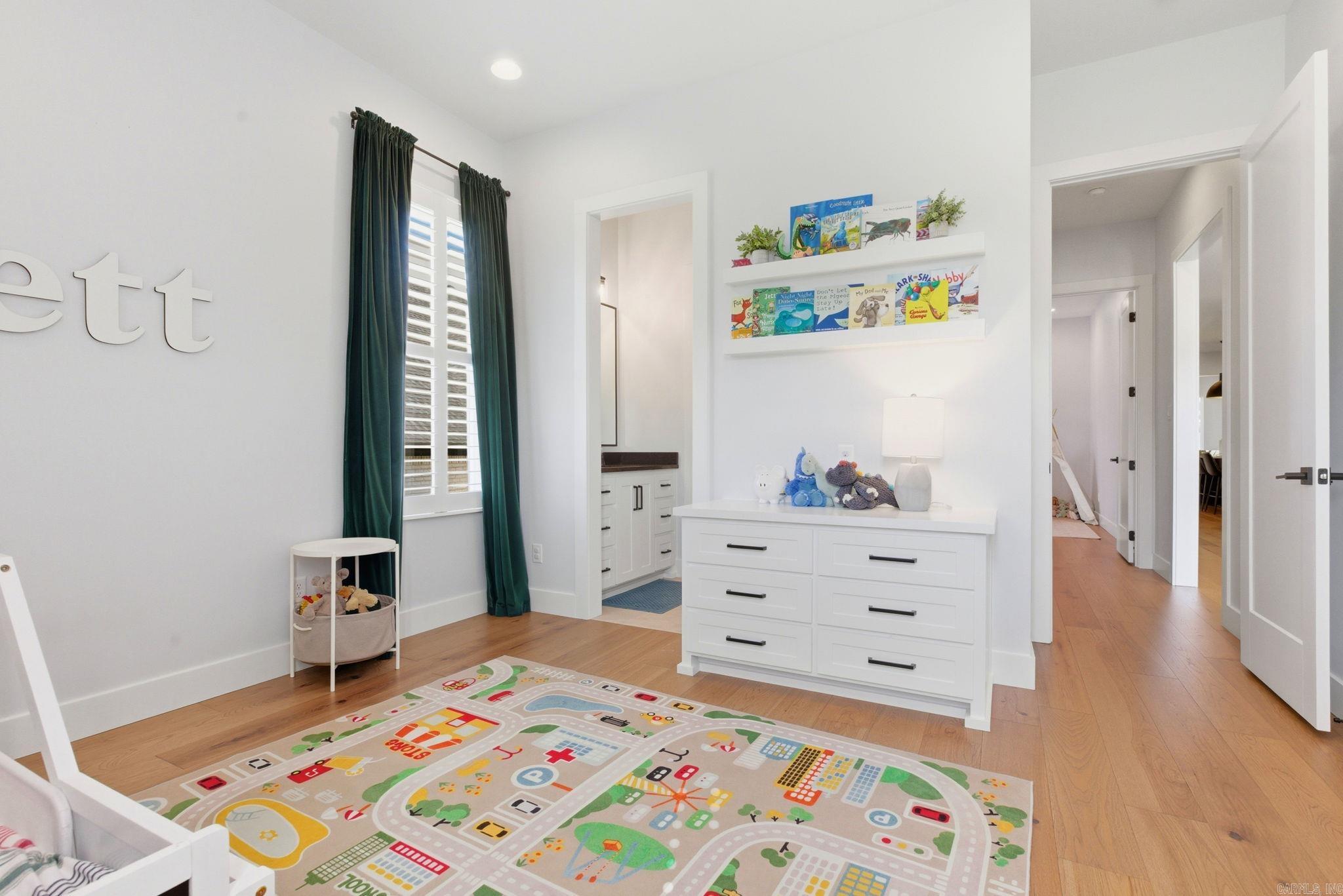 CHENAL VALLEY "FALSTONE COURT" - Residential