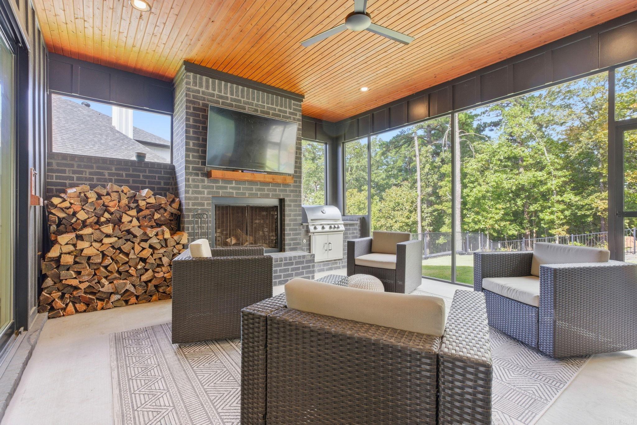CHENAL VALLEY "FALSTONE COURT" - Residential