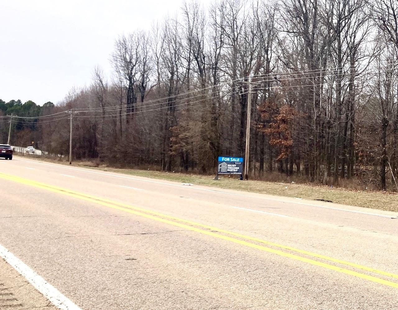 Rare Arterial Traffic location on the Drive Route into Jonesboro from South Craighead County, Harrisburg, and Wynne. This excellent location could be perfect for a Convenience Store, Gas Station, Restaurant or other High Service location, like Coffee. This property is located on Hwy 1 (South Stadium) which has very large traffic numbers at peak drive times. Daily Traffic counts of over 10,000 vehicles per day at this intersection. This Property is fairly level and Ready for development with access to Stadium Blvd (AR Hwy 1) and S. Caraway Rd. Not located in the flood plane.