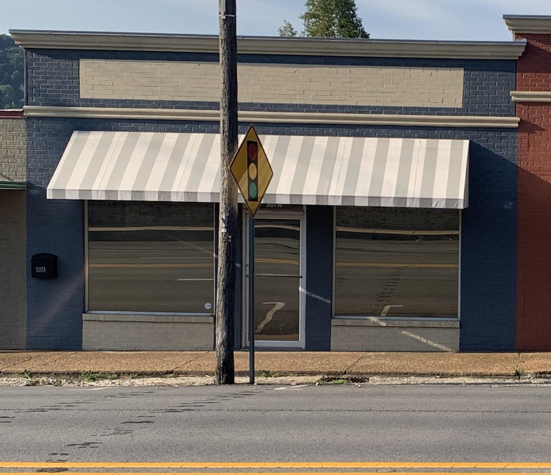 507A is a great suite in the heart of downtown Heber. Located in the high traffic area of Main Street. Suite 507A is perfect for any new business. Plenty of parking and easy access. To view contact Aaron Little @ 870-731-7026