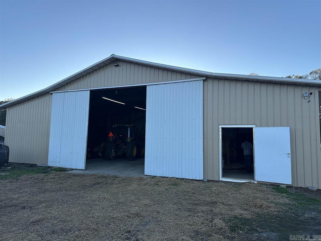 Alexander-Benton - Land