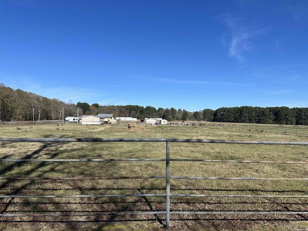 Alexander-Benton - Land