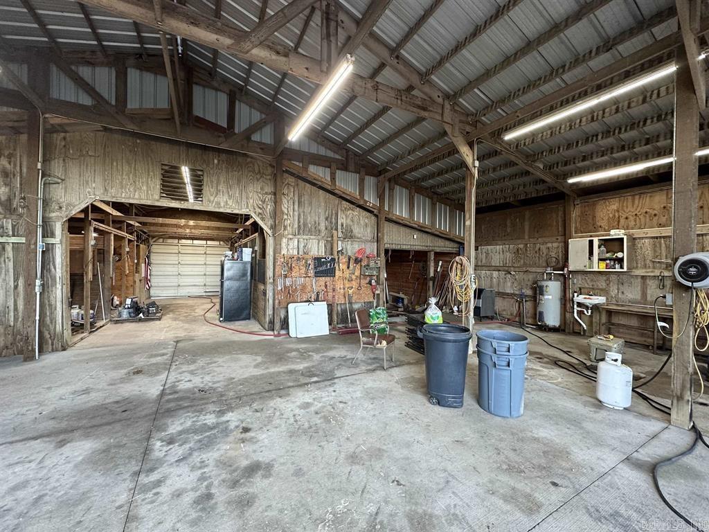 Alexander-Benton - Land