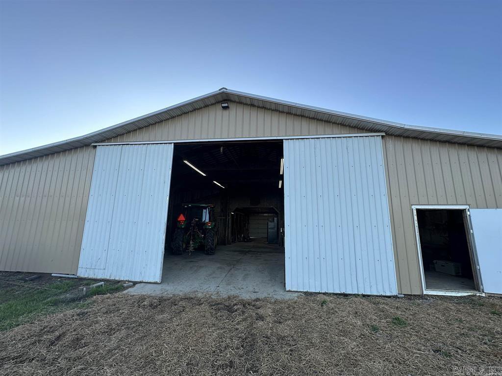 Alexander-Benton - Land