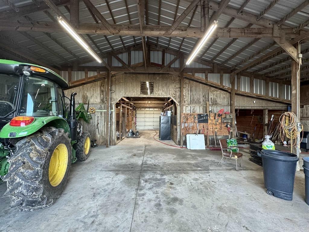 Alexander-Benton - Land