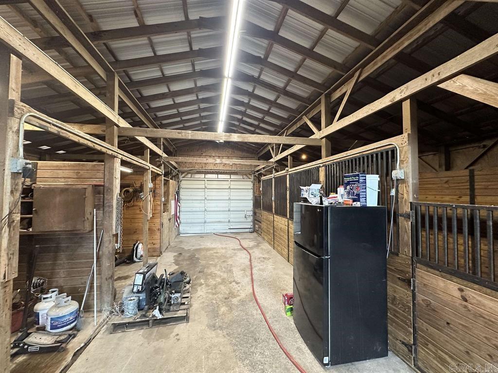 Alexander-Benton - Land