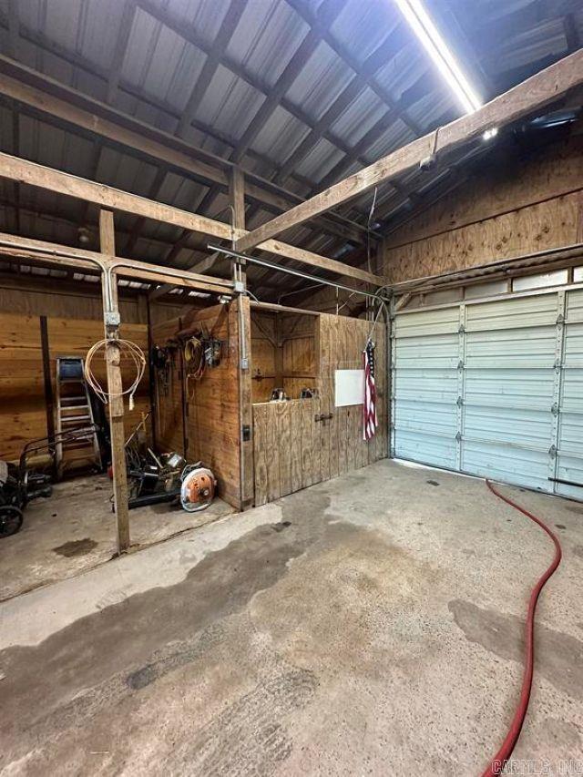 Alexander-Benton - Land