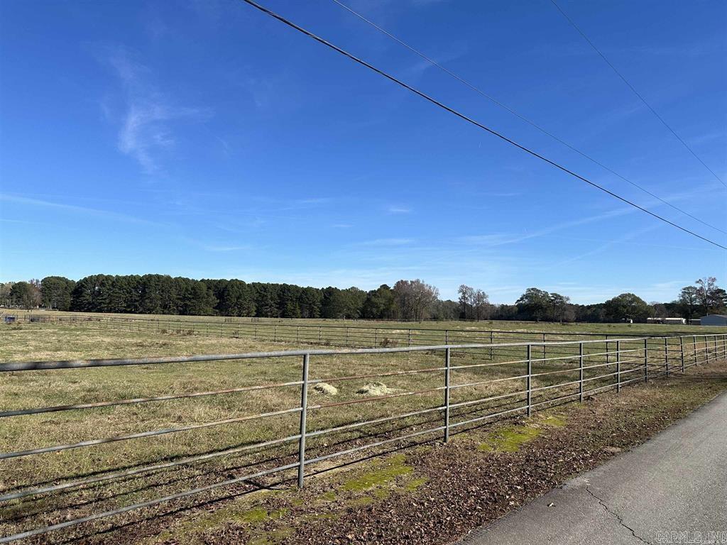 Alexander-Benton - Land