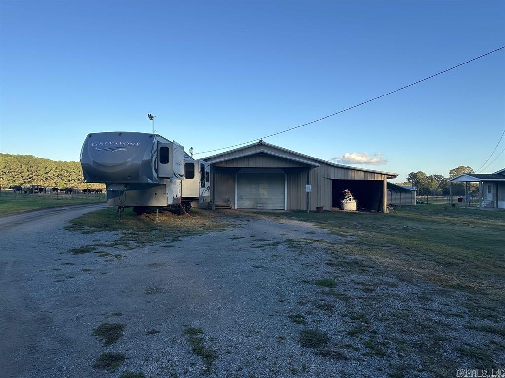 Alexander-Benton - Land