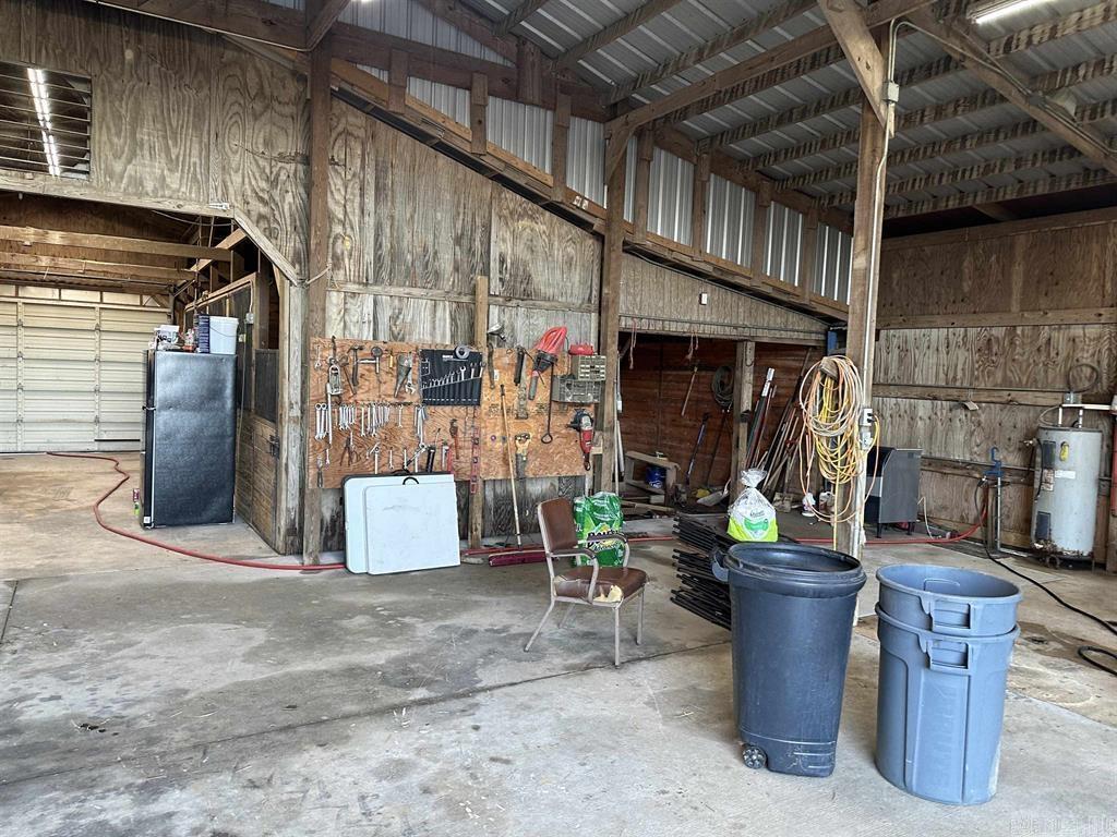 Alexander-Benton - Land