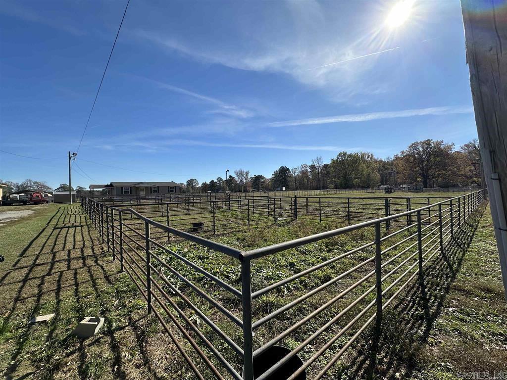 Alexander-Benton - Land