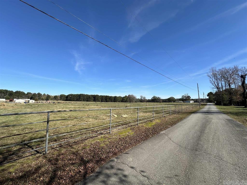 Alexander-Benton - Land