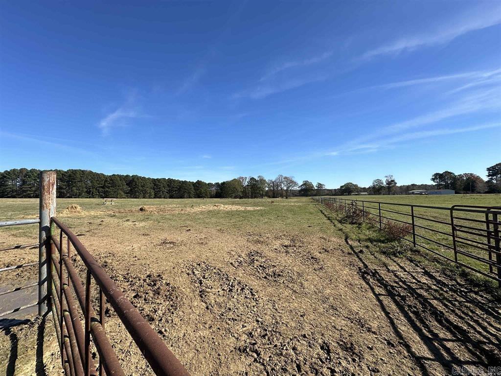 Alexander-Benton - Land