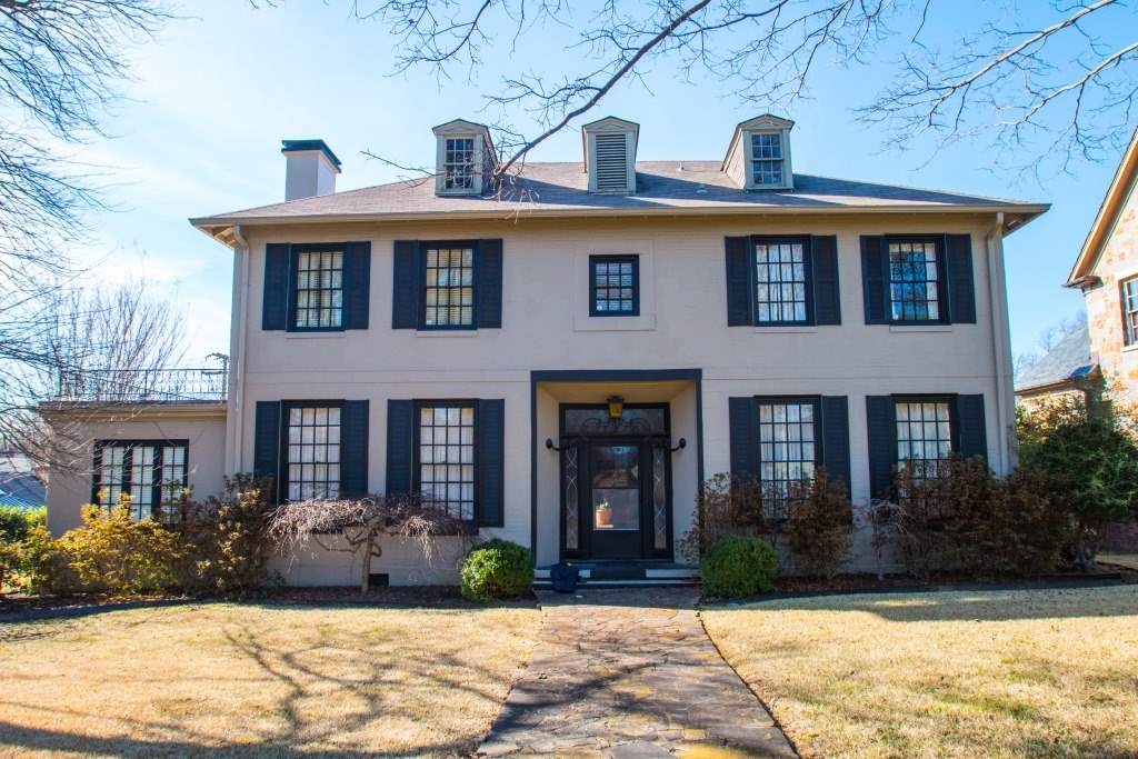 Beautiful Georgian home.  Can be a master piece with a redo.