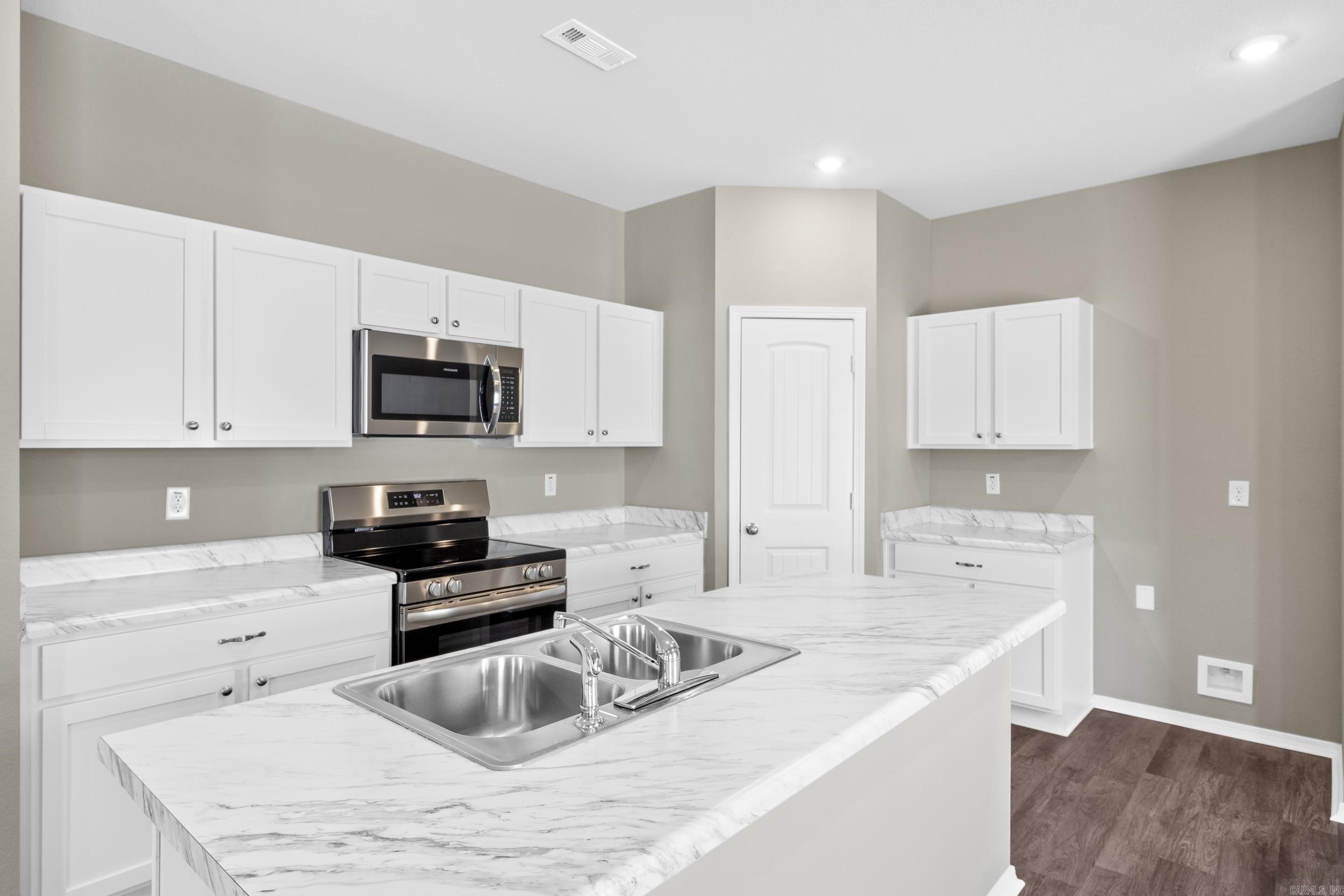 COUNTRY CLUB OF ARK THE - Residential