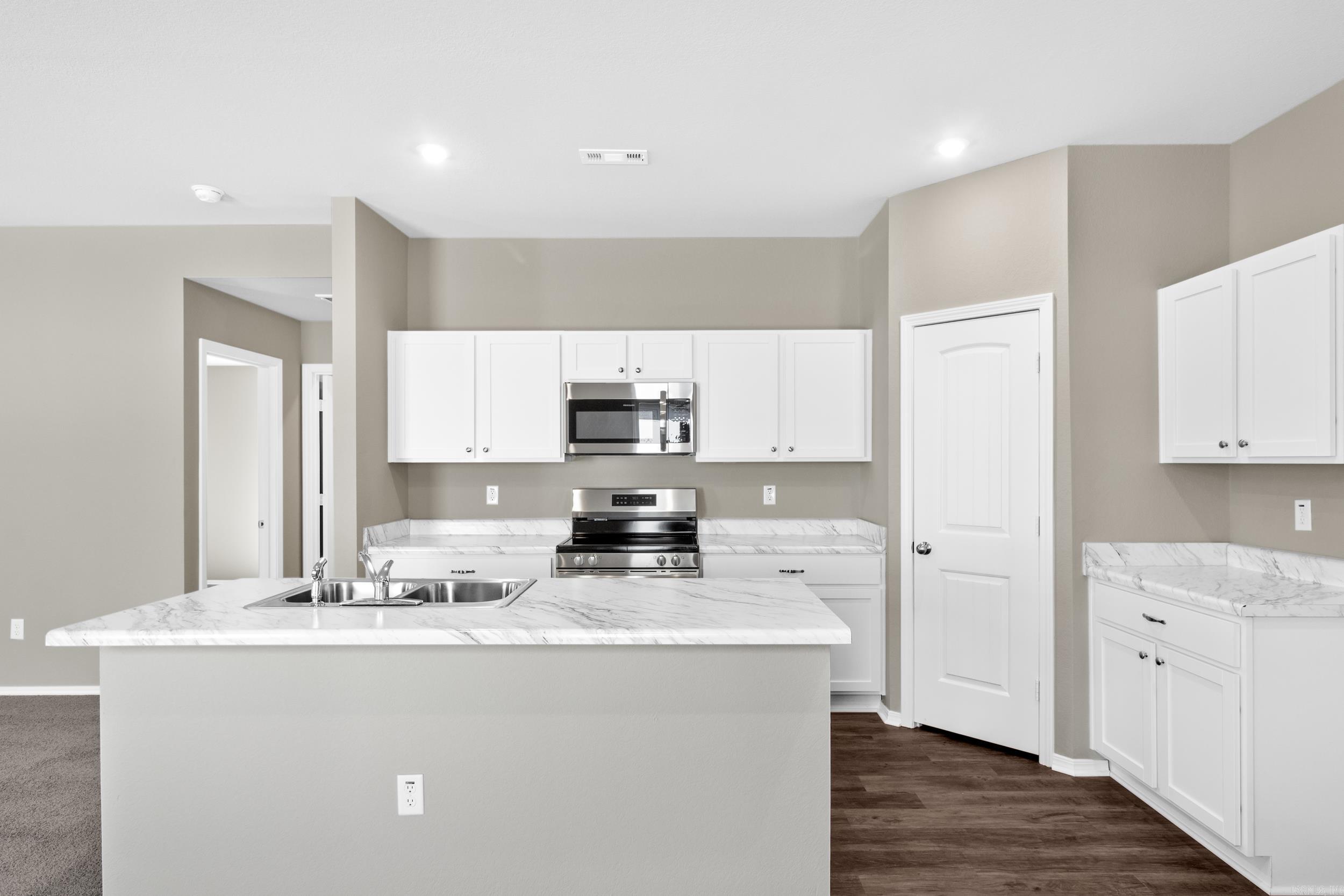 COUNTRY CLUB OF ARK THE - Residential