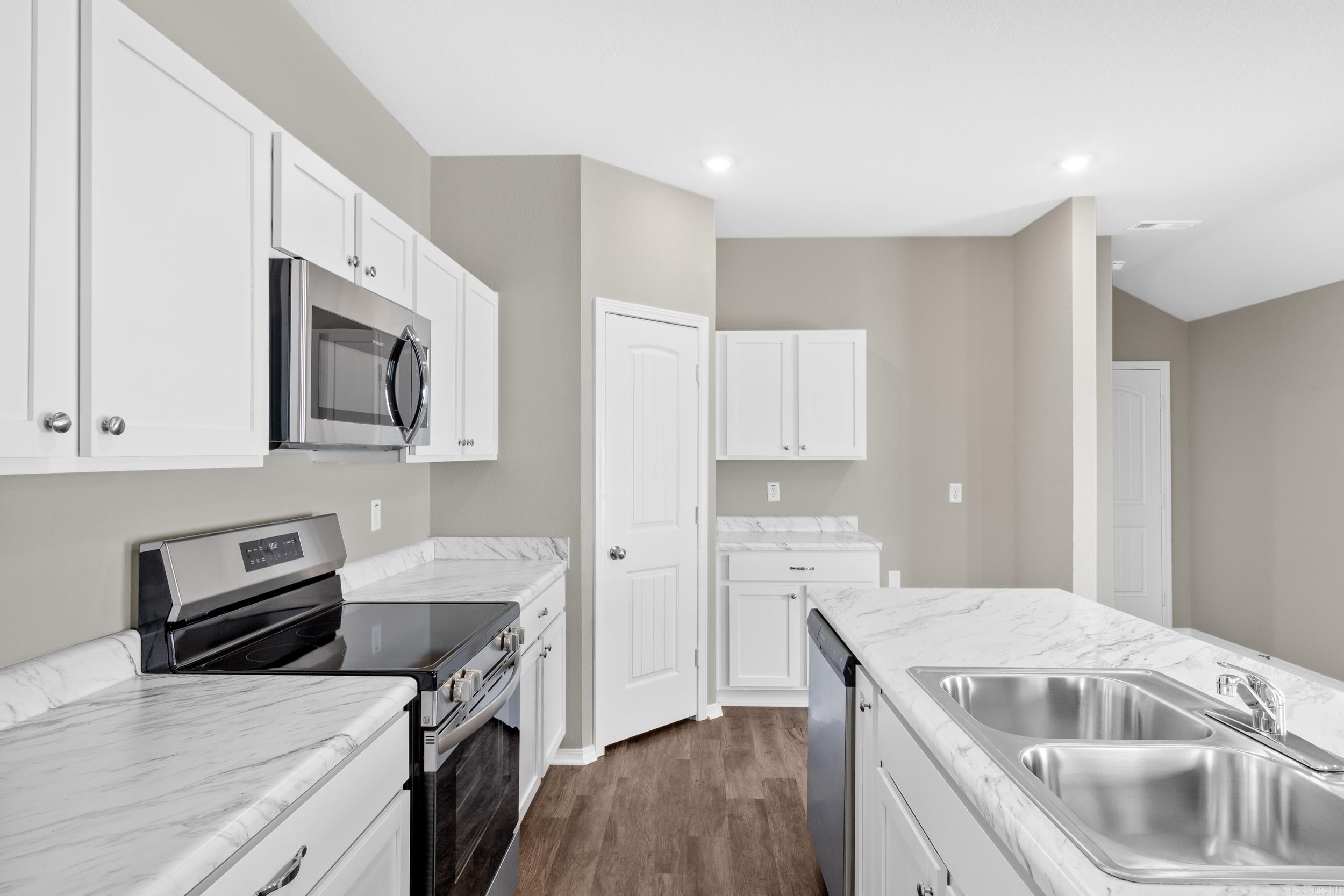 COUNTRY CLUB OF ARK THE - Residential