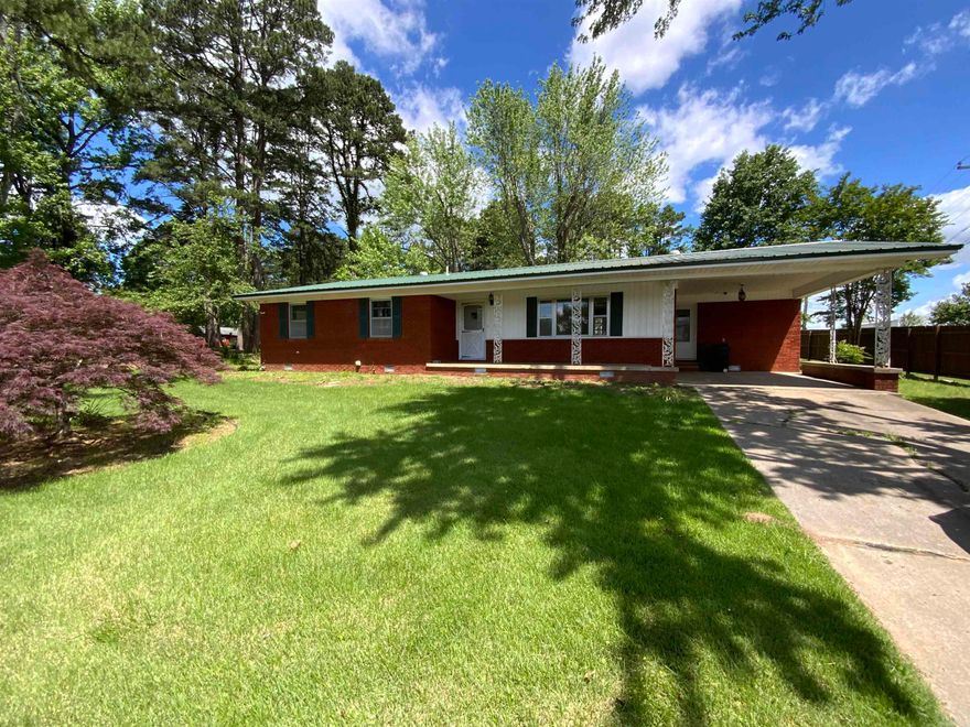 LOCATION! This property has all that you would need! This custom built home has lots of room for your family inside and out! This home features large bedrooms and a separate laundry room. The property also has an enclosed sun porch for your morning coffee or afternoon glass of tea to enjoy the large backyard! Don’t miss the opportunity to make this property yours! Call to view today!