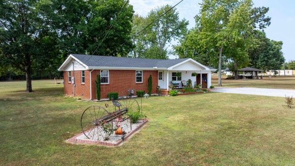 619 E CENTER ST, CAVE CITY, AR 72521 - Image 2c43577d6d007a1e7e3de0dc9f9362f9/3714794014