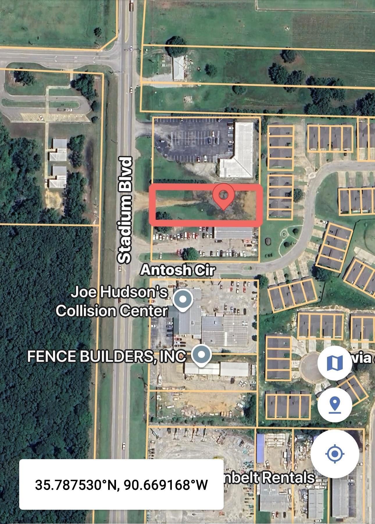 Main image without alt text