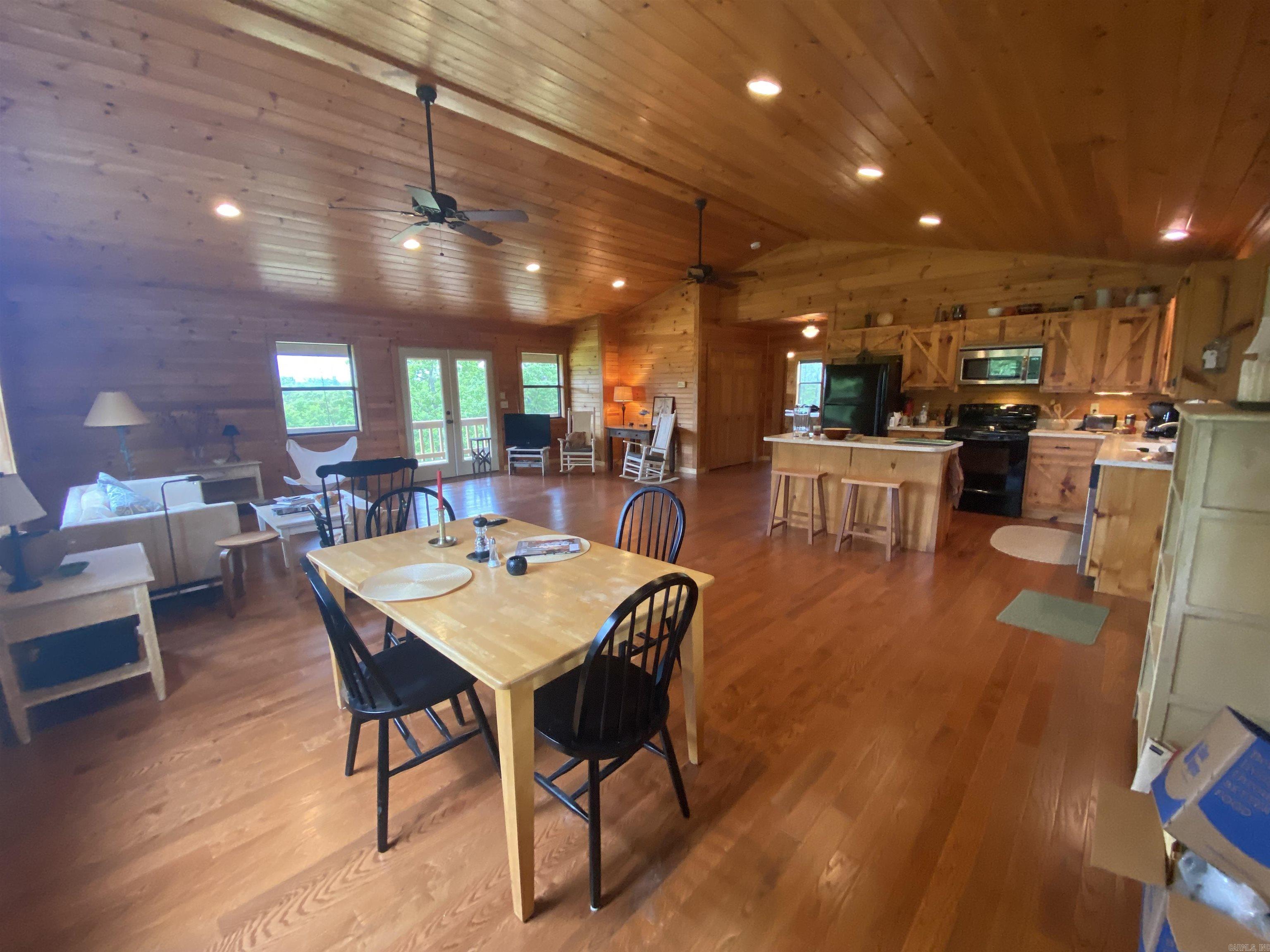 LANCASTERS-QMC HIGH COUNTRY - Residential