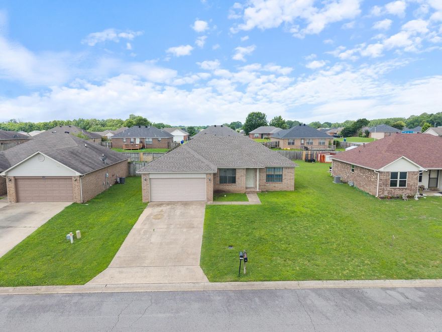 This cozy 3-bed 2-bath home could be yours! Within minutes of the Conway Commons and the interstate, convenience is at your fingertips! Master bedroom includes an ample bathroom that you can put your own decorative spin on and a spacious walk-in closet! This home is within a 3 minute drive from Simon Intermediate School for those with kids. Refrigerator, washer, and dryer will convey with the property.