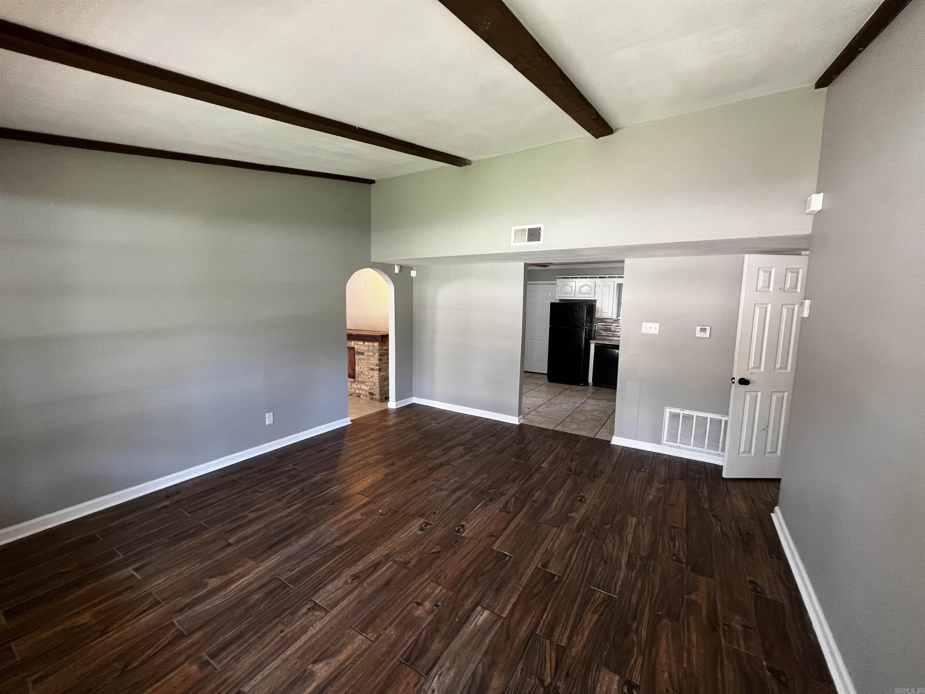 Country Wood - Residential Lease